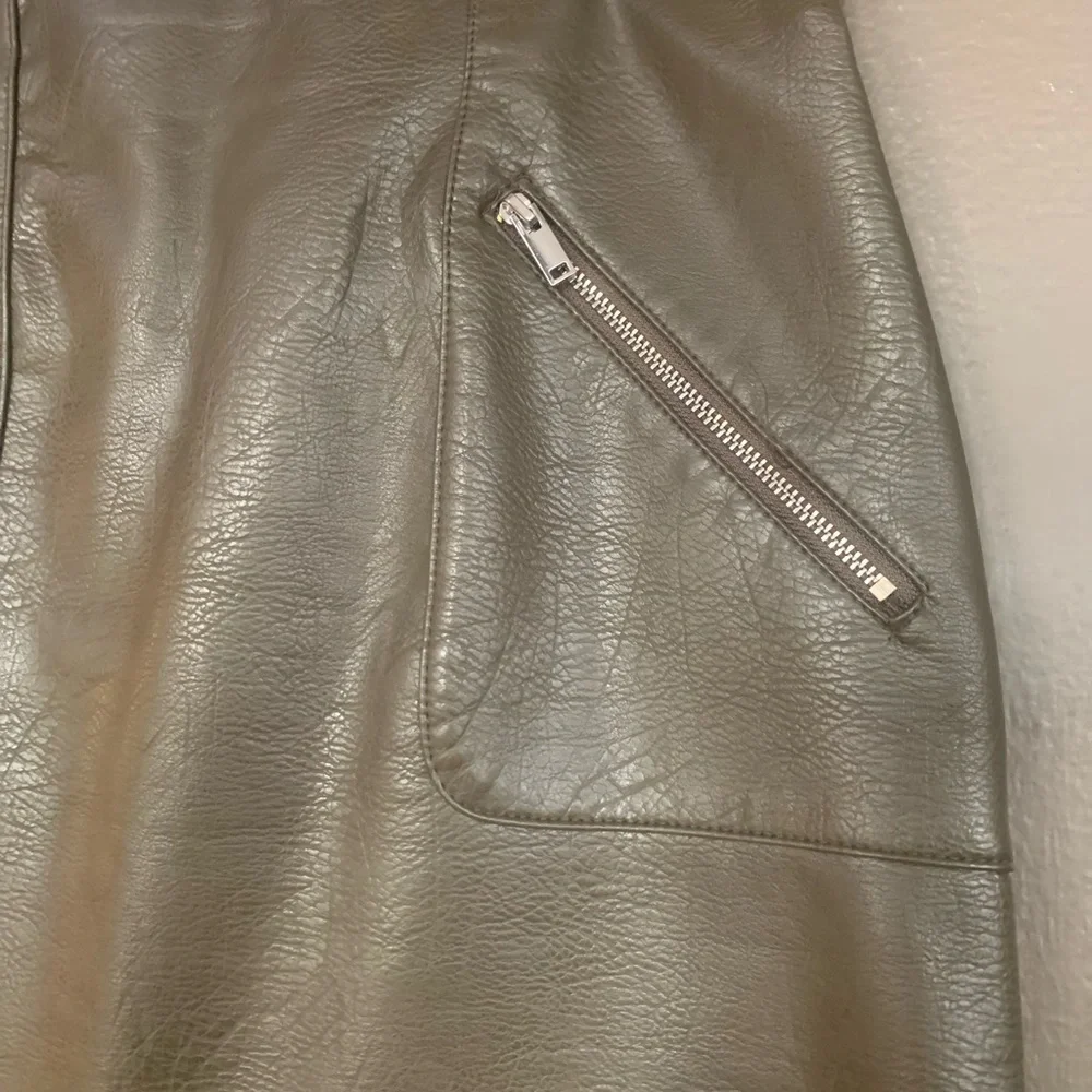Zara Olive Green Vegan Leather skirt- Small - Picture 4 of 5